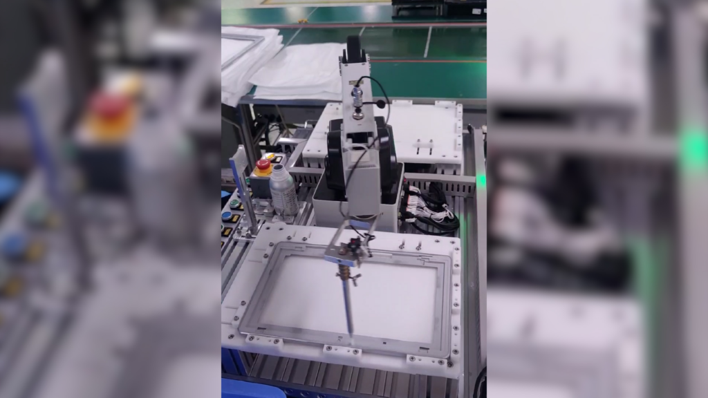 Automatizarea procesului de lipire a ramelor pentru tablete cu roboți colaborativi