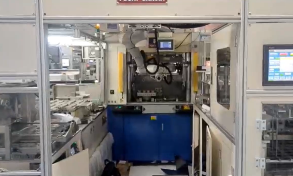 Încărcare și descărcare automată în ambalarea semiconductorilor cu plastic